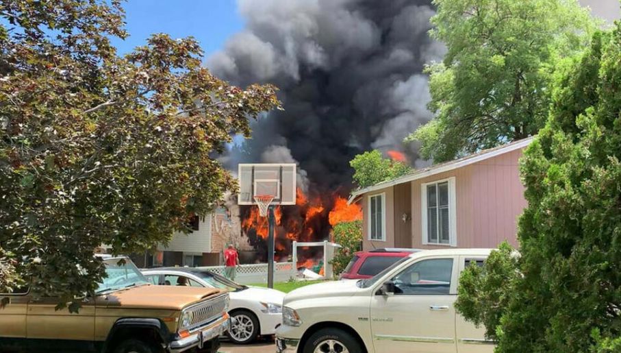 Samolot runął na podwórko. Troje pasażerów przeżyło