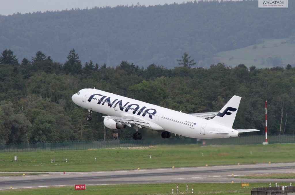 Samolot FinnAir startujący z pasa