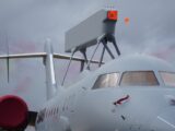 Samolot wczesnego ostrzegania Saab GlobalEye z anteną radaru Erieye na grzbiecie